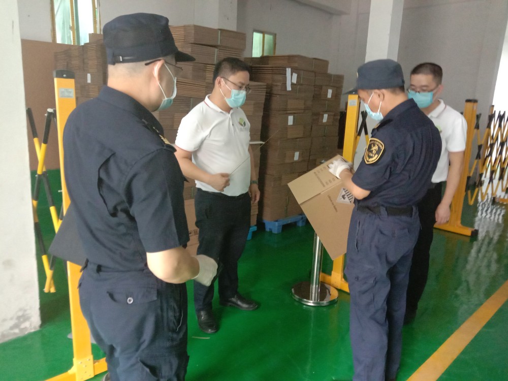 优恩专属办证团队协助客户出具危险品性能单与使用证的对接流程