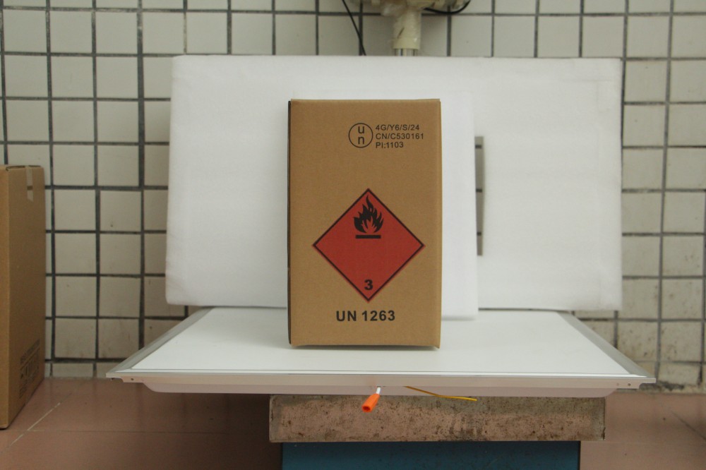 中欧班列运危险品怎么包装？UN纸箱要按铁路规则重新算：SMGS与RID的差异、锂电池混装新政、防潮与加固四项考验，附十个高频问答