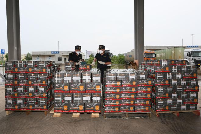 南宁海关查获危险货物铅酸蓄电池7.3吨