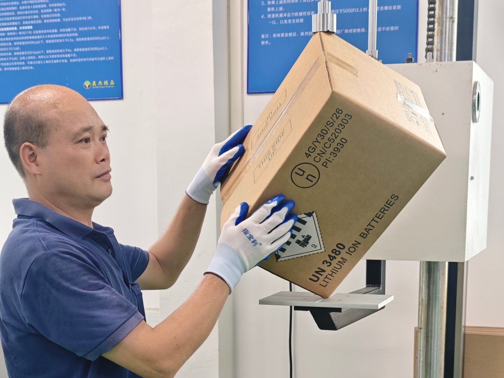 普通纸箱在锂电池跌落测试中破损无法通过海关检验 普通纸箱在锂电池跌落测试中破损无法通过海关检验