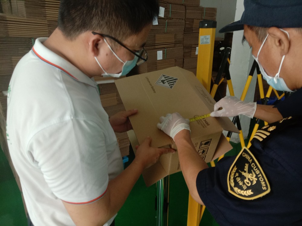 印有UN编码的锂电池危险品纸箱顺利完成抽检